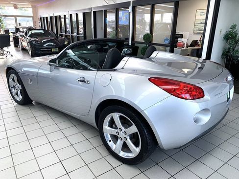 Used 2006 Pontiac Solstice Convertible w/ Premium Package RWD image 6