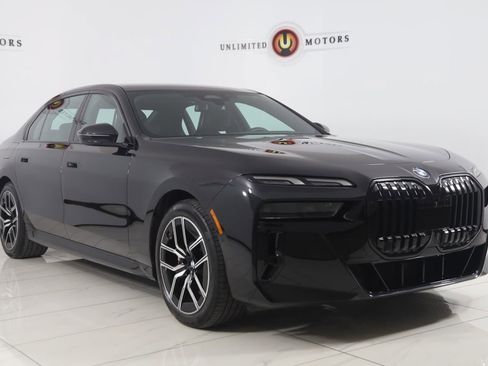 Used 2023 BMW 740i w/ Parking Assistance Package image 28