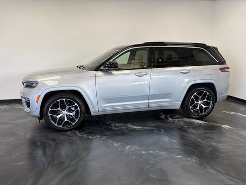 Used 2024 Jeep Grand Cherokee Summit image 20