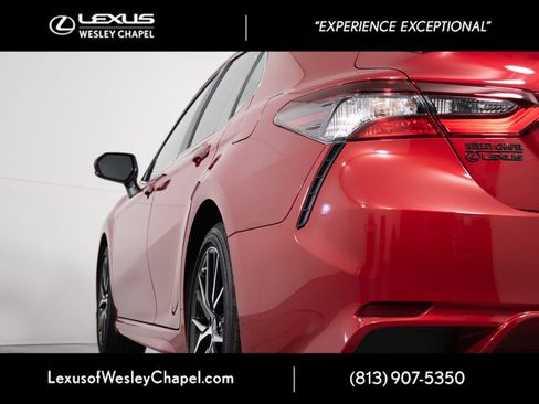 Used 2023 Toyota Camry SE w/ Cold Weather Package FWD image 9