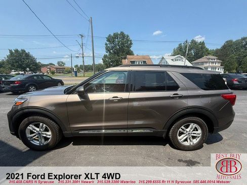 Used 2021 Ford Explorer XLT image 2