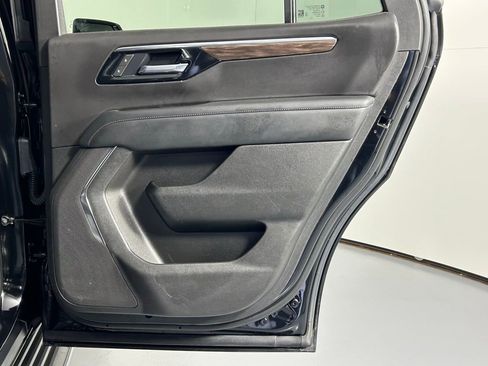 Used 2025 Chevrolet Tahoe LT AWD/4WD image 12
