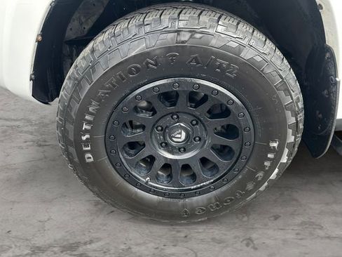 Certified 2019 Toyota 4Runner SR5 AWD/4WD image 9