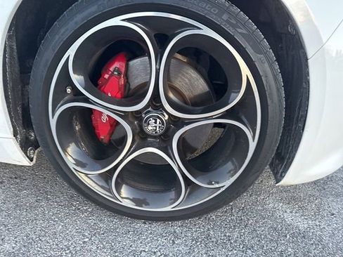 Used 2022 Alfa Romeo Giulia Veloce image 2