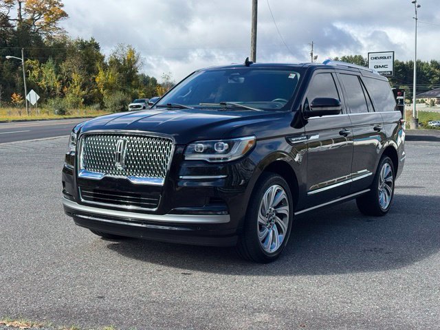 Used 2024 Lincoln Navigator Reserve AWD/4WD image 3