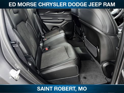 New 2025 Jeep Grand Cherokee Altitude AWD/4WD image 29