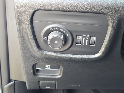 Used 2024 Jeep Grand Cherokee Limited image 14