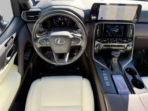 Used 2024 Lexus LX 600 4WD w/ Luxury Package image 4