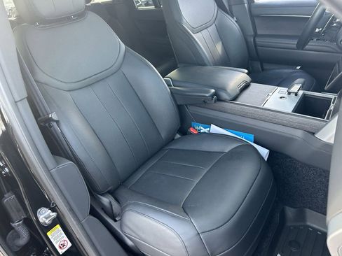 Used 2025 Land Rover Range Rover SE image 12