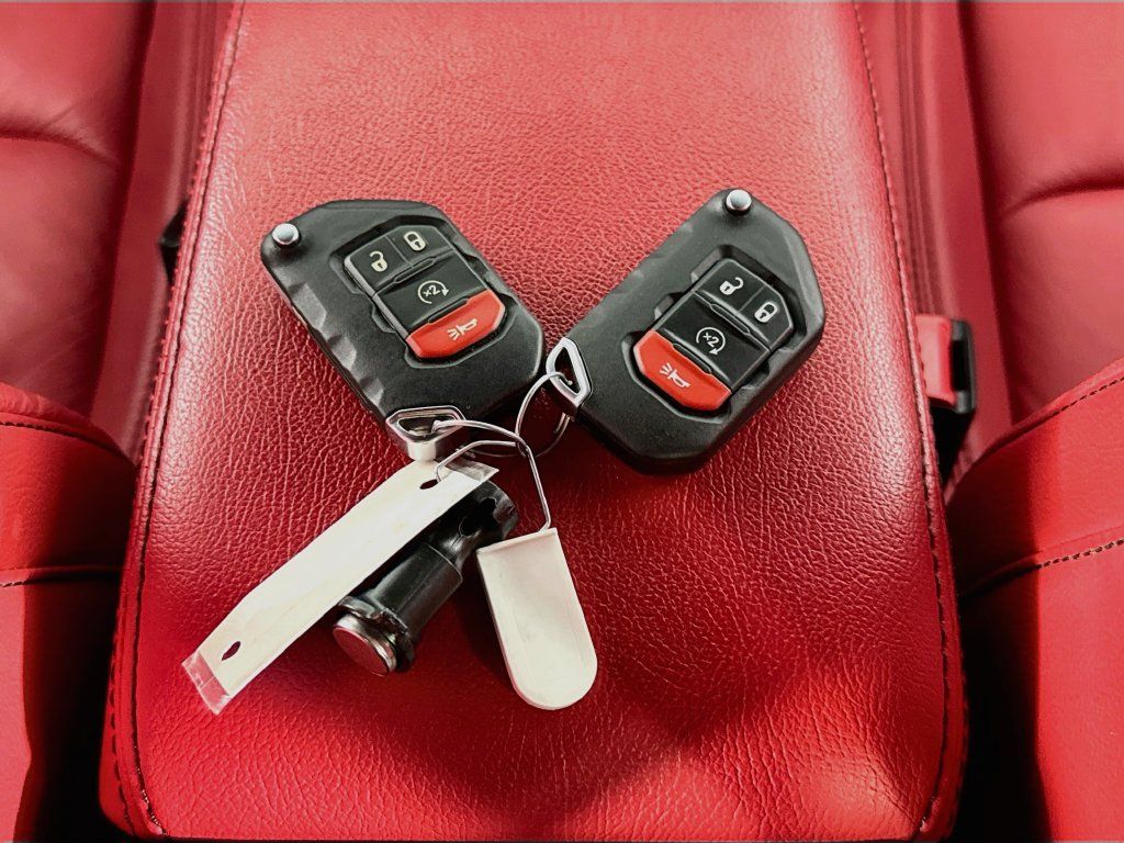 Used 2024 Jeep Wrangler Unlimited Sahara AWD/4WD image 36