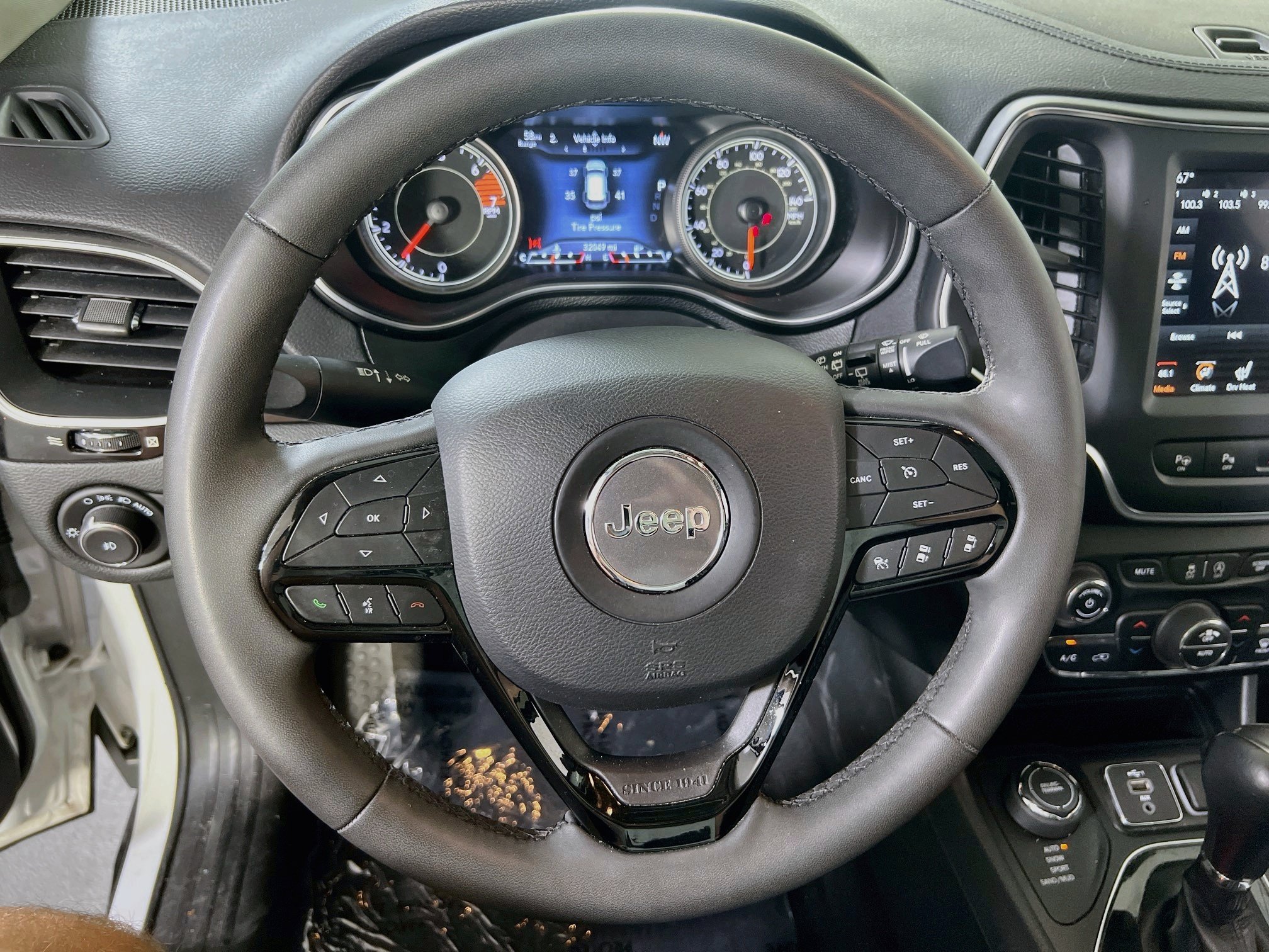 Used 2023 Jeep Cherokee Altitude Lux w/ Lux Elite Package AWD/4WD image 11