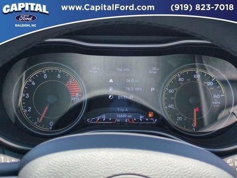 Used 2022 Jeep Cherokee Limited AWD/4WD image 15