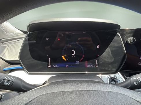 Used 2025 Chevrolet Trax LT FWD image 15