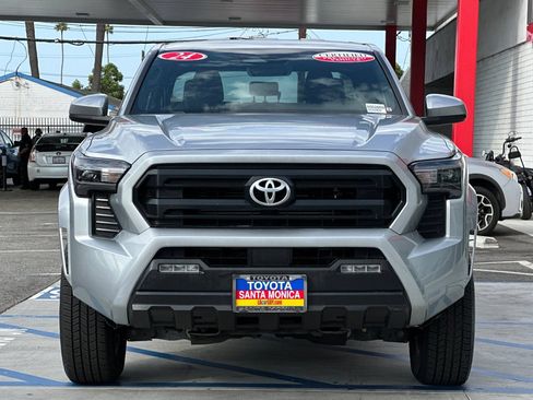 Used 2024 Toyota Tacoma SR5 AWD/4WD image 9