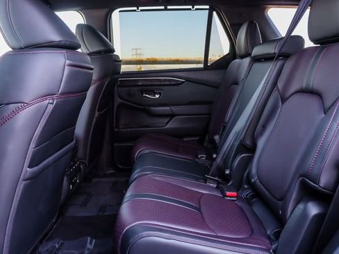 Used 2025 Honda Pilot Black Edition image 19