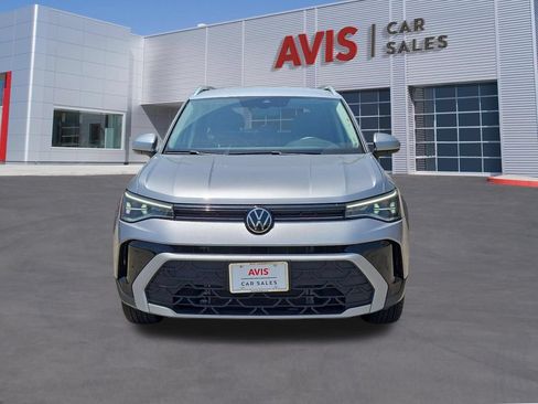 Used 2025 Volkswagen Taos SE AWD/4WD image 2