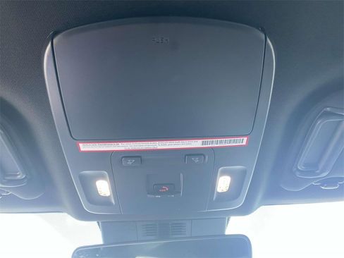 Used 2025 Toyota Camry SE w/ Convenience Package image 30