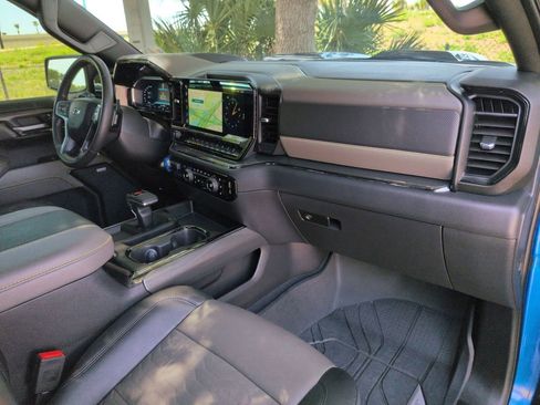 Used 2023 Chevrolet Silverado 1500 ZR2 w/ Technology Package AWD/4WD image 27