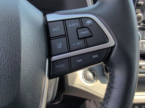 Used 2022 Toyota Highlander XLE image 22