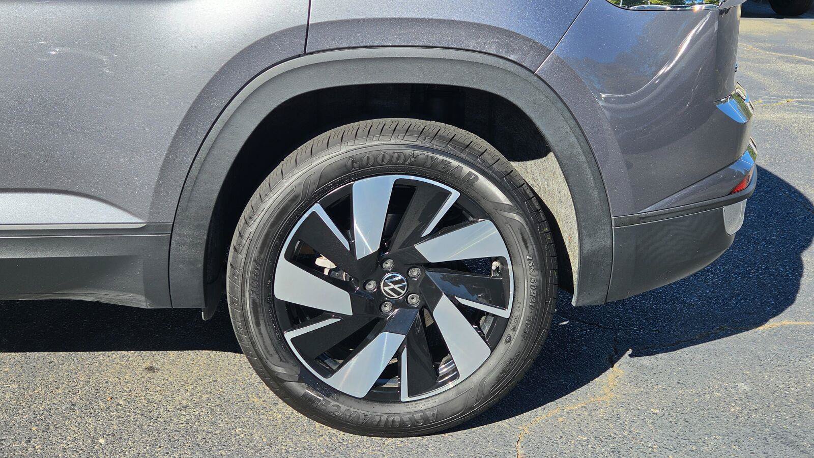Certified 2024 Volkswagen Atlas Cross Sport SE AWD/4WD image 15