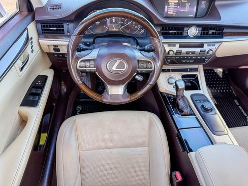 Used 2017 Lexus ES 350 w/ Premium Package image 24