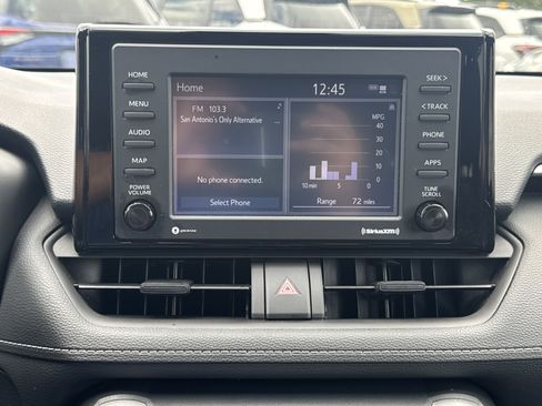 Used 2022 Toyota RAV4 LE FWD image 18