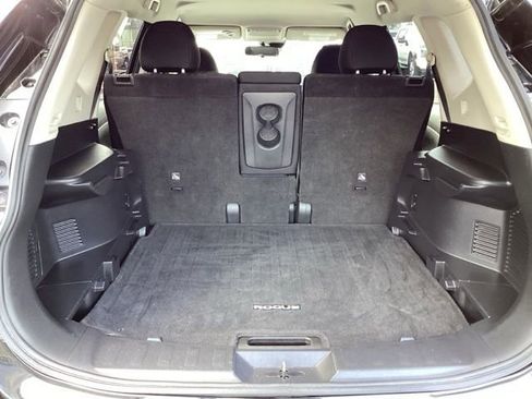 Used 2019 Nissan Rogue SV image 20