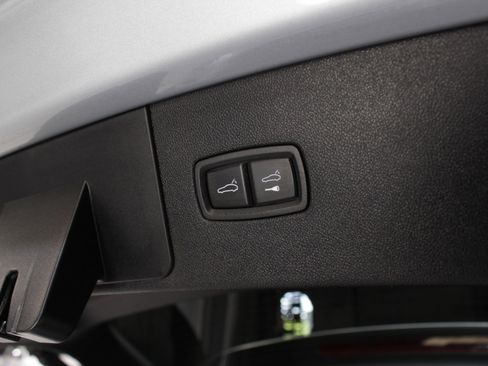 Used 2019 Porsche Cayenne w/ Premium Package AWD/4WD image 82