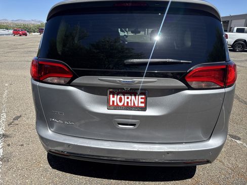 Used 2019 Chrysler Pacifica Touring Plus w/ Tire & Wheel Group FWD image 6