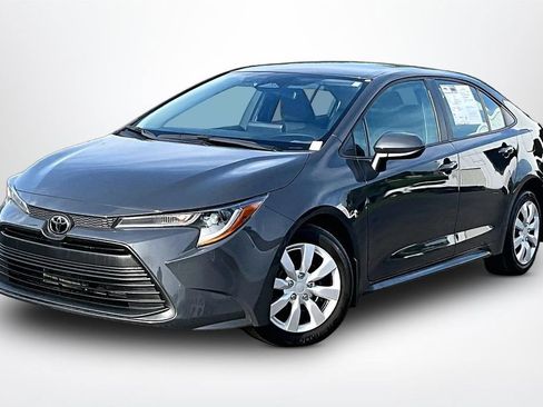 Used 2025 Toyota Corolla LE FWD image 3