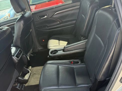 Used 2015 Toyota Highlander Limited AWD/4WD image 16