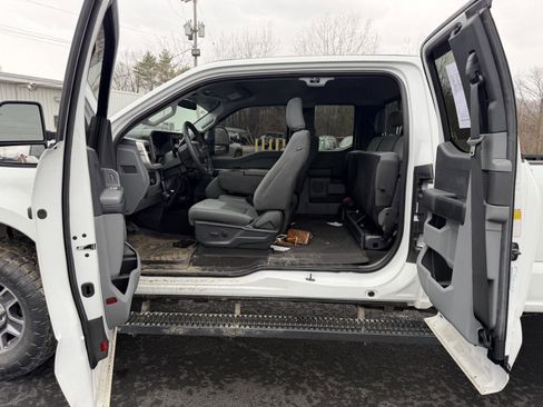 Used 2025 Ford F350 XLT w/ FX4 Off-Road Package image 13