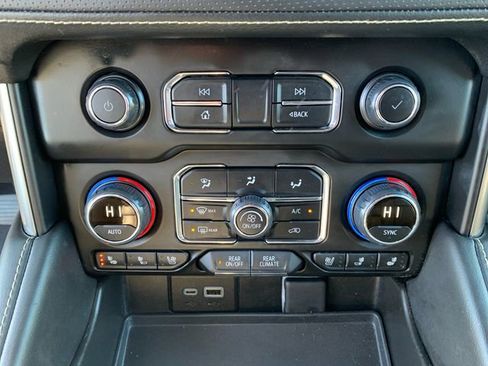 Certified 2024 Chevrolet Suburban Premier image 36