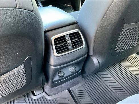 Used 2020 Kia Sorento S FWD image 9