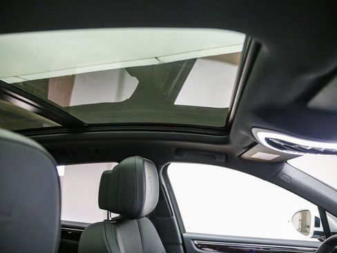 Certified 2025 Porsche Macan Turbo AWD/4WD image 21