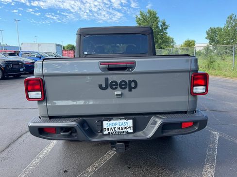 Used 2023 Jeep Gladiator Sport AWD/4WD image 8