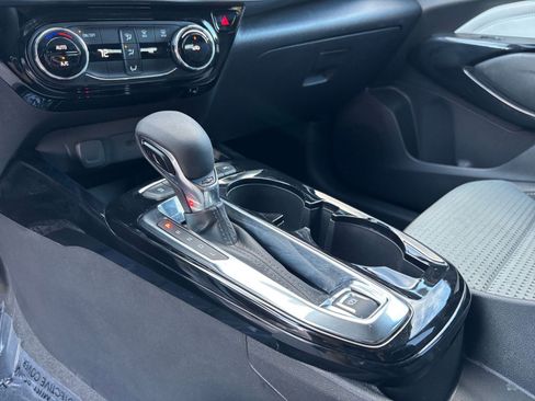 Used 2025 Chevrolet Trax LT image 39