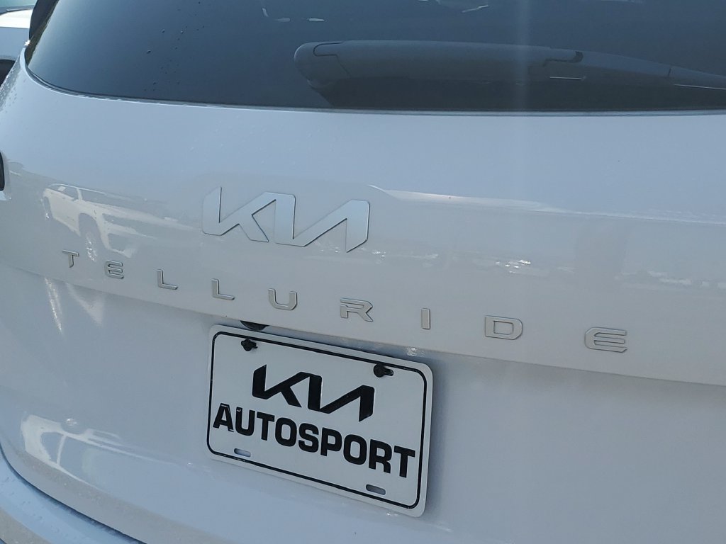 Used 2024 Kia Telluride EX w/ EX Captain's Chair Package FWD image 30