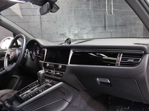 Used 2025 Porsche Macan w/ Premium Package Plus AWD/4WD image 45
