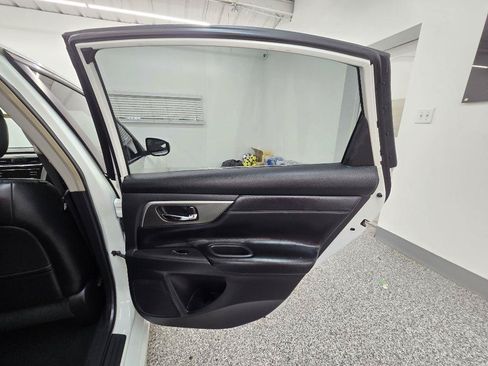 Used 2013 Nissan Altima 3.5 SL FWD image 30