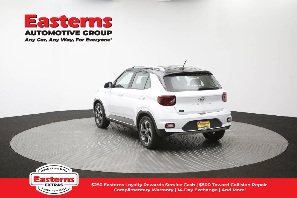 Used 2025 Hyundai Venue Limited FWD image 65
