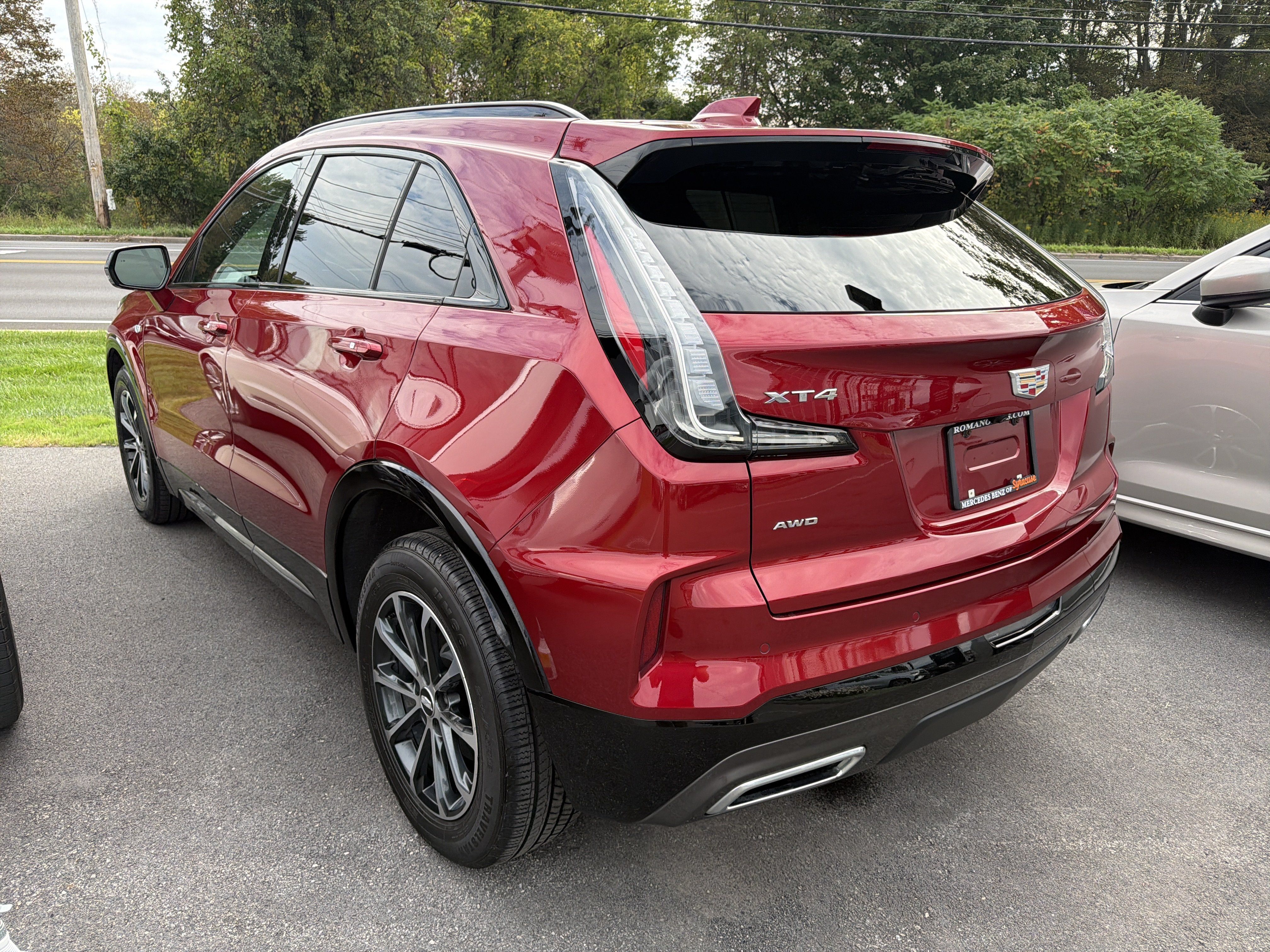 Used 2024 Cadillac XT4 Sport w/ Cold Weather Package AWD/4WD image 5
