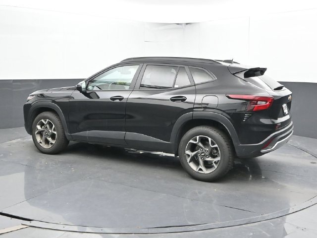 Used 2025 Chevrolet Trax LT FWD image 9