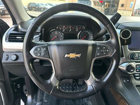Used 2019 Chevrolet Suburban LT RWD image 37