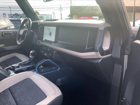 Used 2023 Ford Bronco Wildtrak image 13