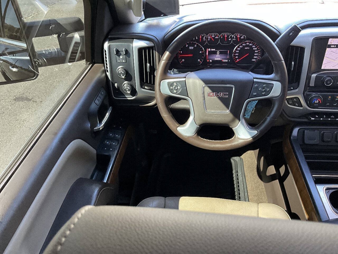 Used 2015 GMC Sierra 2500 SLT w/ Duramax Plus Package AWD/4WD image 27