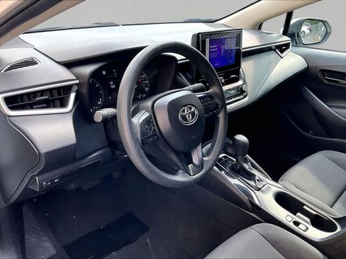 Used 2025 Toyota Corolla LE FWD image 18