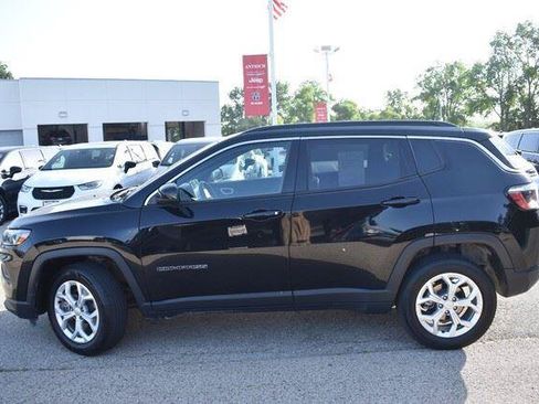 Used 2024 Jeep Compass Latitude AWD/4WD image 3