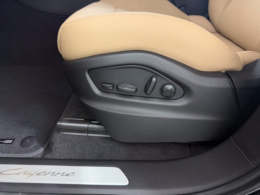 Certified 2026 Porsche Cayenne AWD/4WD image 23