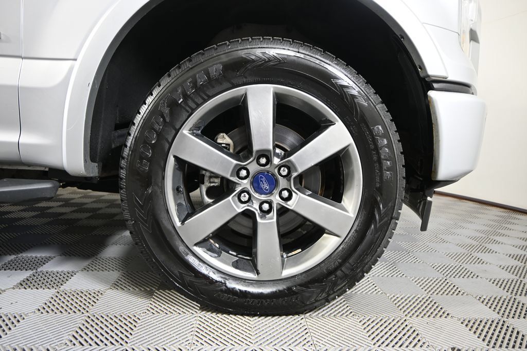 Used 2017 Ford F150 XLT w/ Equipment Group 302A Luxury AWD/4WD image 12